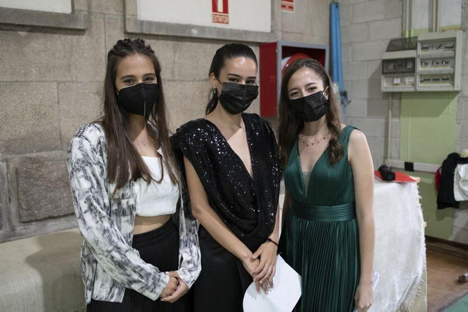 Ourense. 17/06/2021. Graduación no IES 12de Outubro.
Alexia, Telma, Uxía.
Foto: Xesús Fariñas