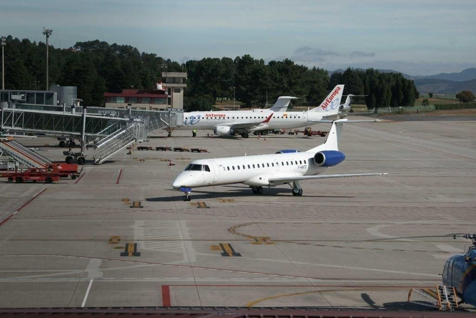 Normalidad, ayer, en el aeropuerto de Peinador.