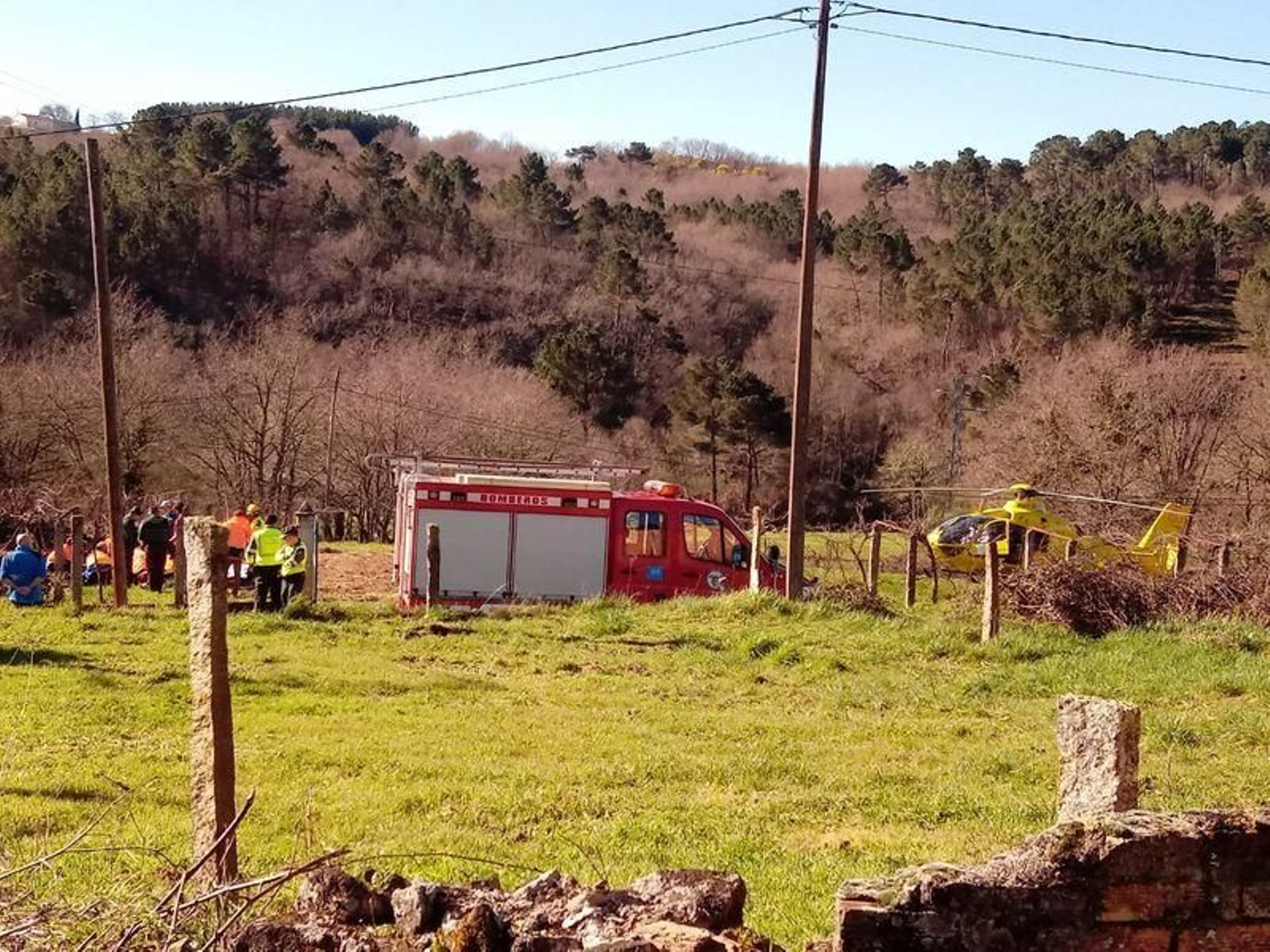 Los servicios de emergencia, en el lugar del accidente.