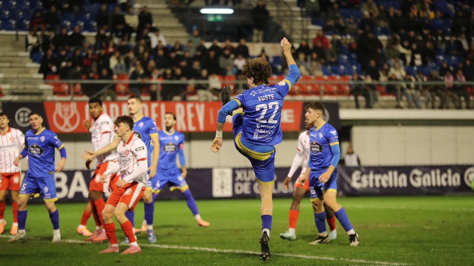 Yuste remata a gol
