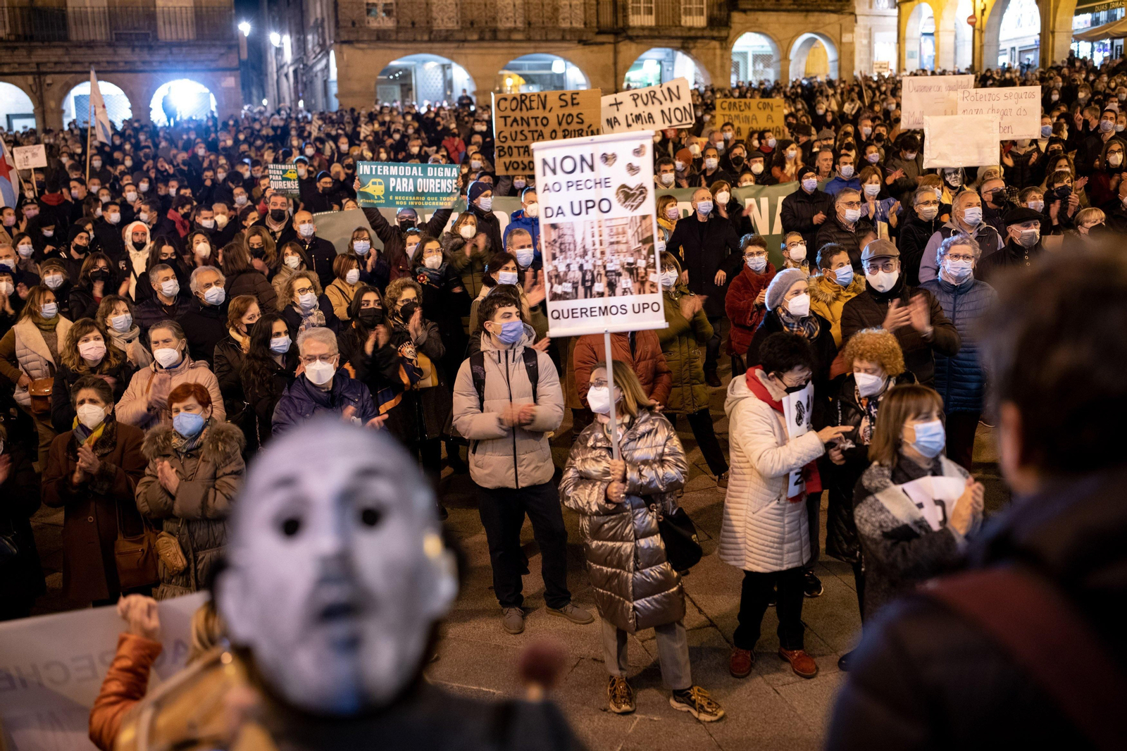 La manifestación de SOS Ourense colapsa la ciudad // FOTO: ÓSCAR PINAL