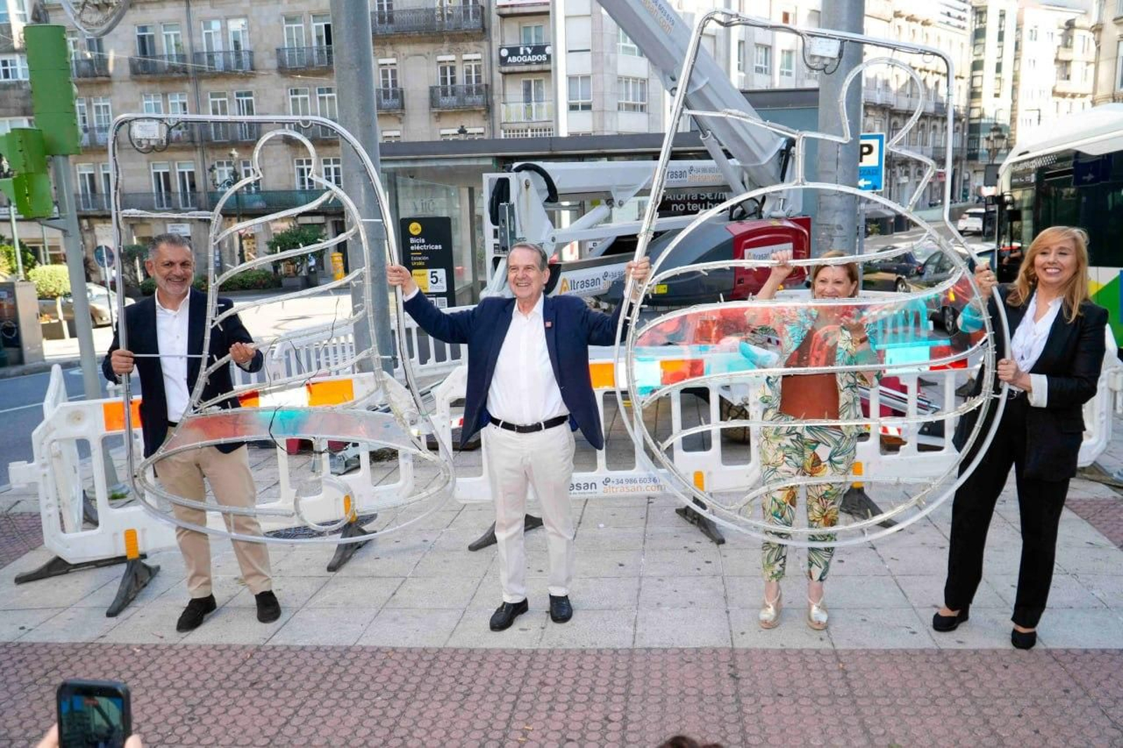 Galería | Vigo inicia el montaje de los grandes elementos de la Navidad