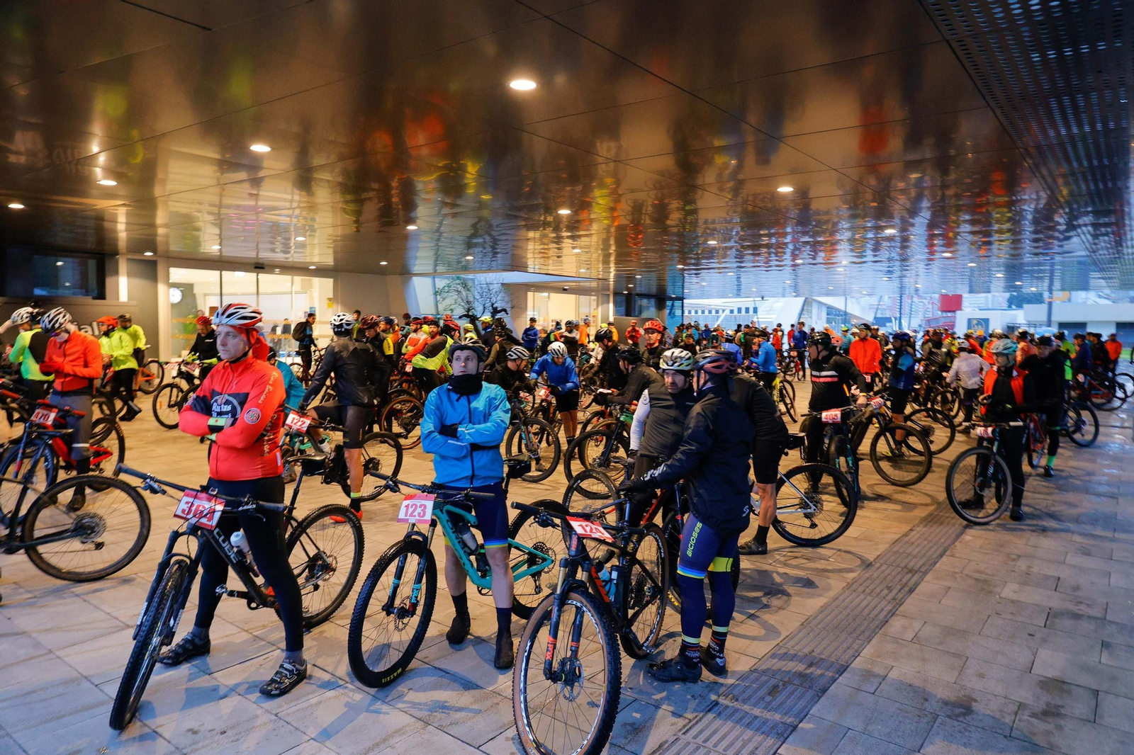Galería | Decenas de ciclistas participan en la Gran Bikedada de Vigo