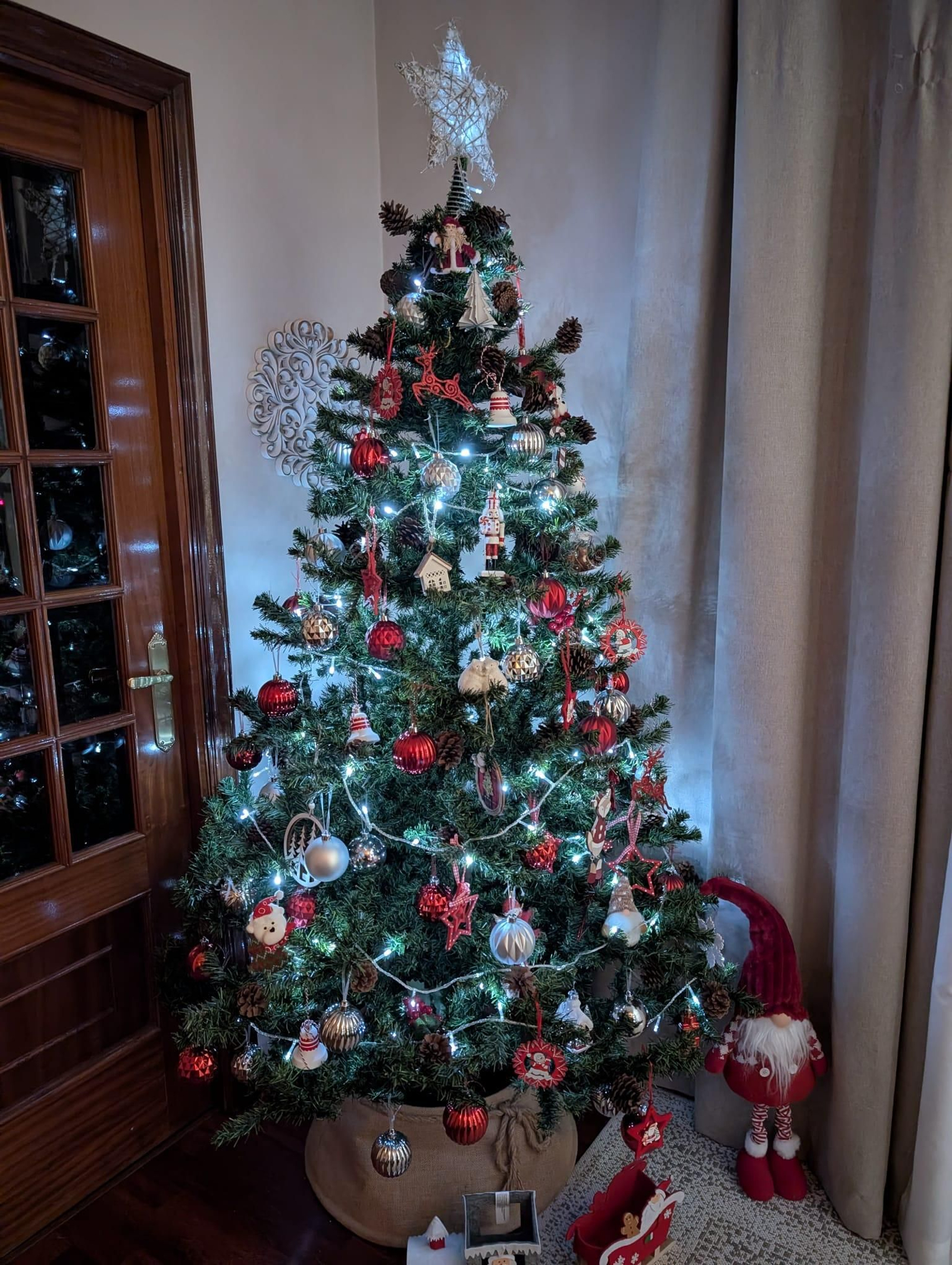 Los árboles son un icono de la Navidad, es algo muy personal y que hay que cuidar mucho en el hogar.