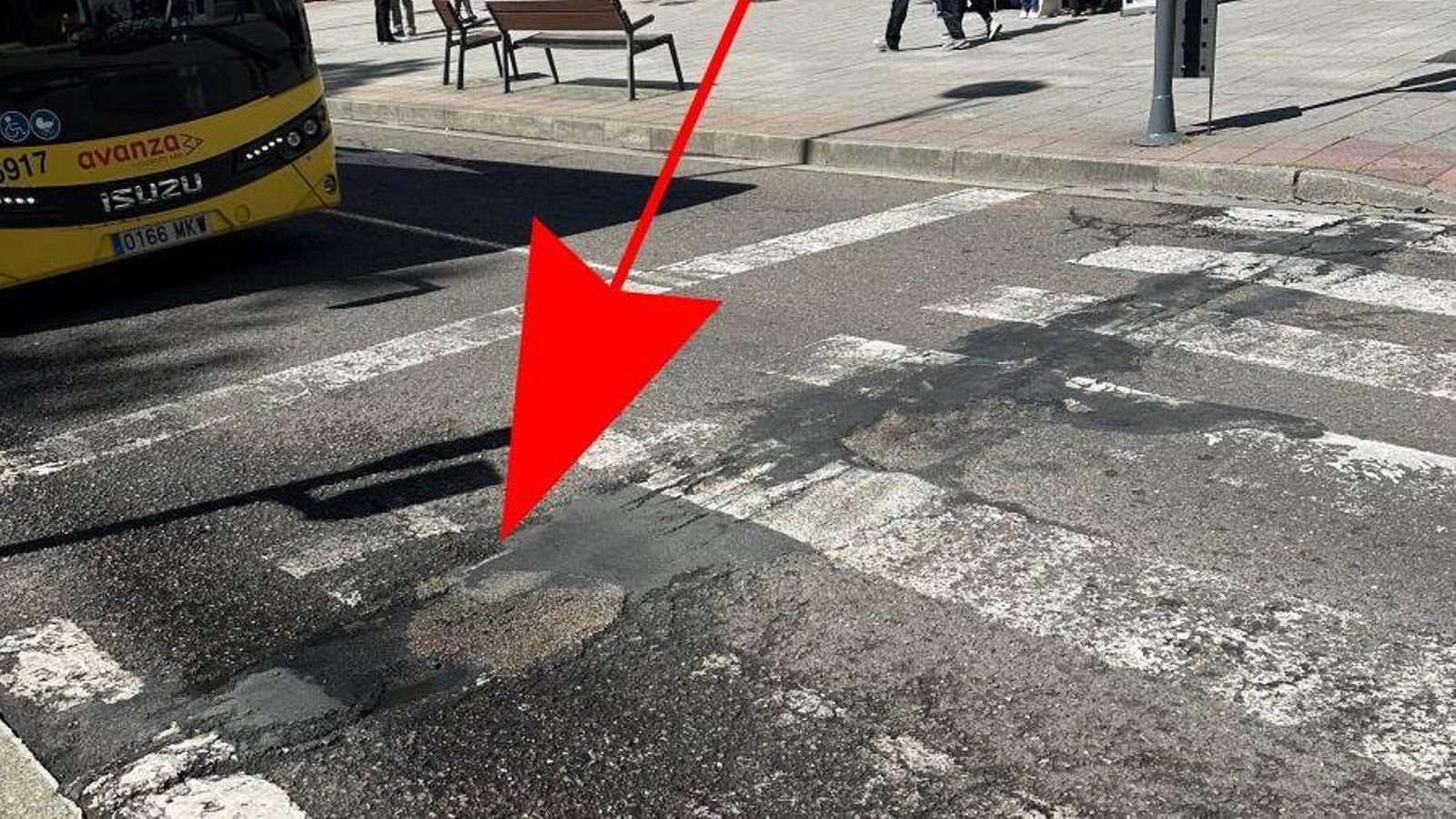 Socavón en Curros Enriquez.