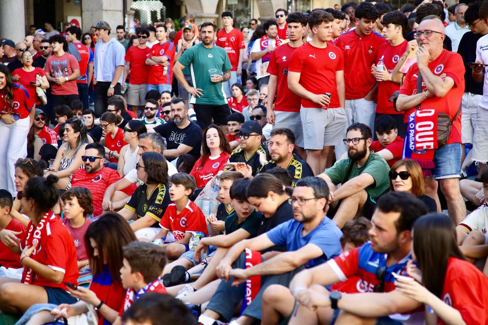 Galería | La afición de la UD Ourense sale a las calle de Ourense para disfrutar del partido, en fotos