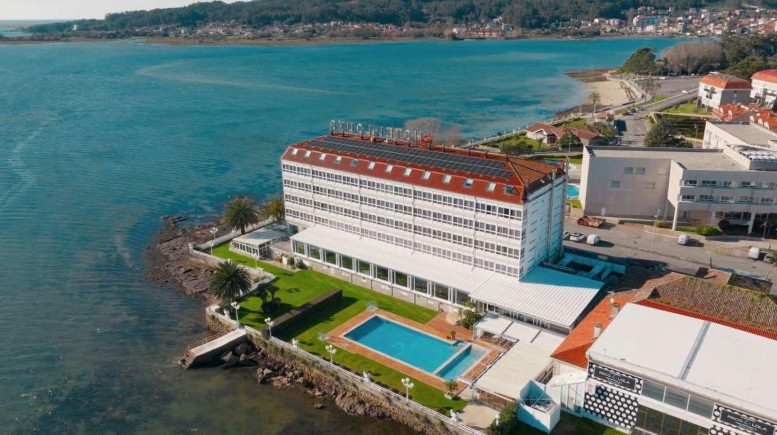 Uno de los hoteles de A Illa da Toxa, donde el alquiler vacacional asciende hasta los 2.900 euros. (Foto: EP)