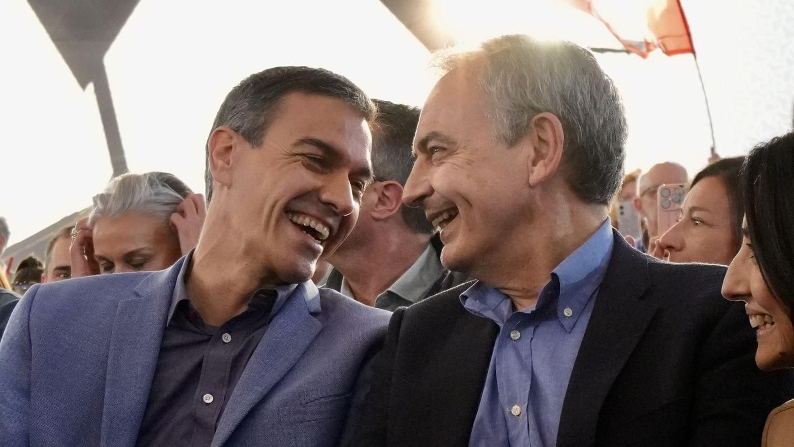 El presidente del Gobierno, Pedro Sánchez, con el expresidente José Luis Rodríguez Zapatero en la campaña de Castilla y León.
