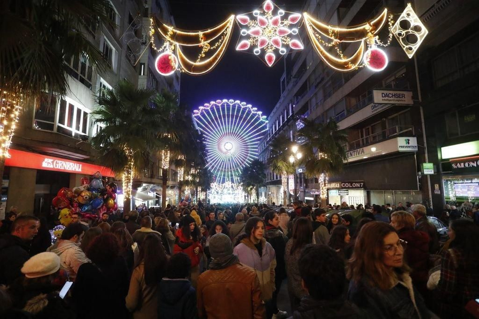 Los turistas invaden Vigo en el Puente153