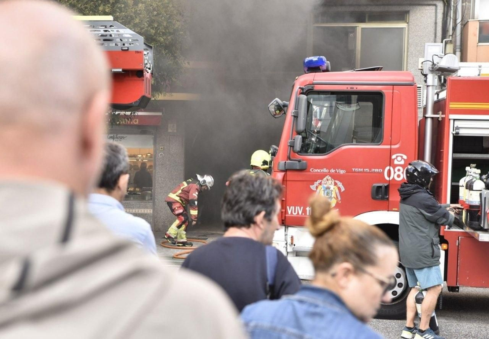 Galería | Las imágenes de la explosión y el incendio en el garaje de Pizarro