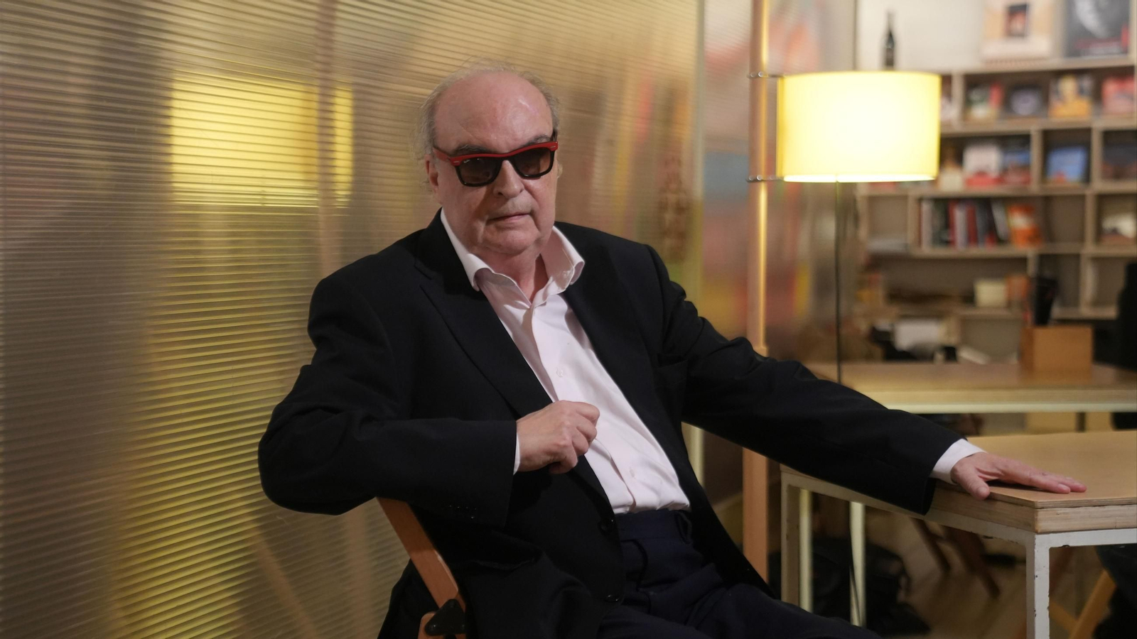 El escritor Enrique Vila-Matas durante una rueda de prensa tras ganar el Premio Nacional de las Letras Españolas 2026, en la Librería +Bernat, a 27 de octubre de 2026, en Barcelona