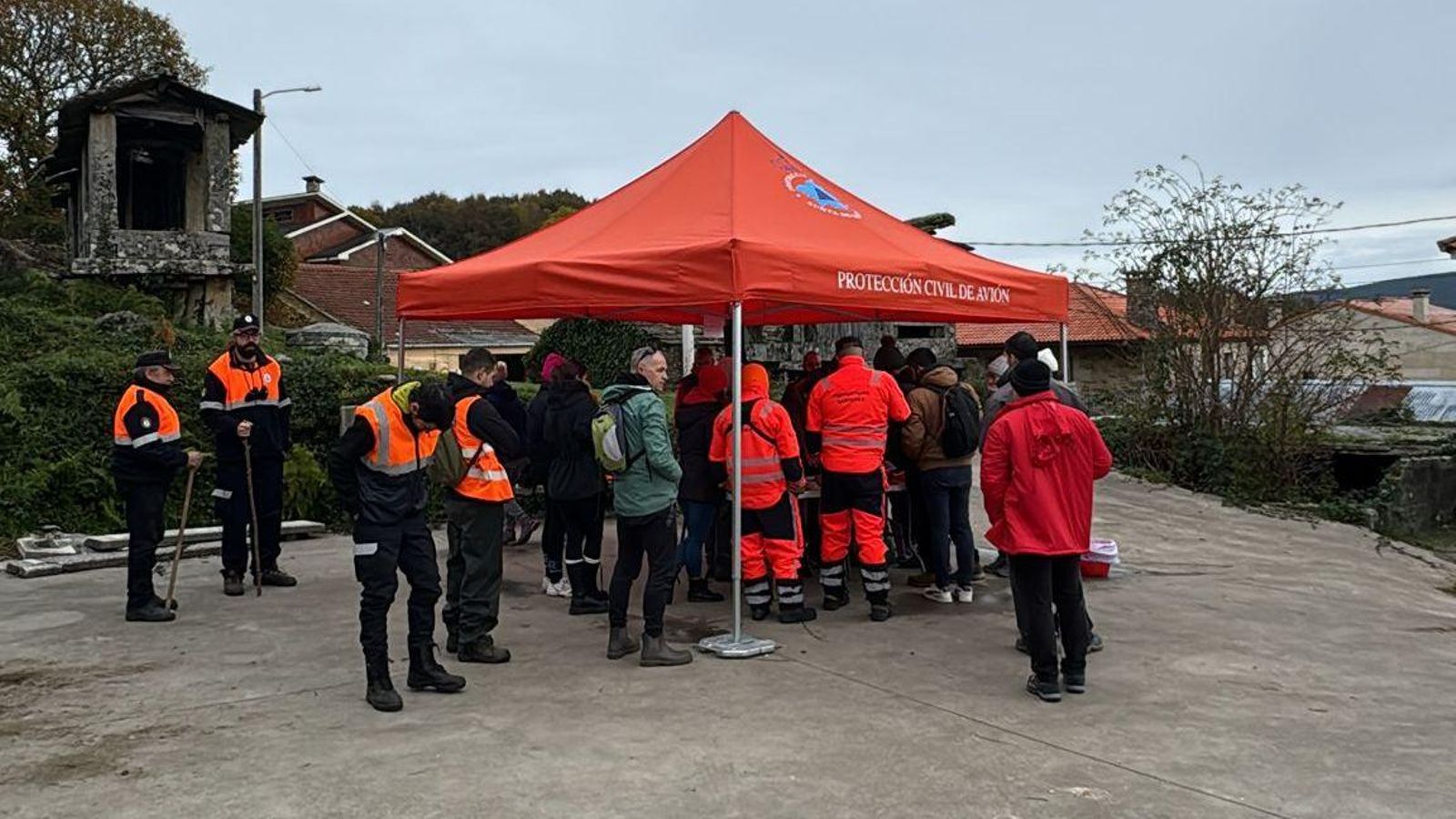 Protección Civil organiza las batidas de voluntarios para tratar de dar con la vecina de Avión