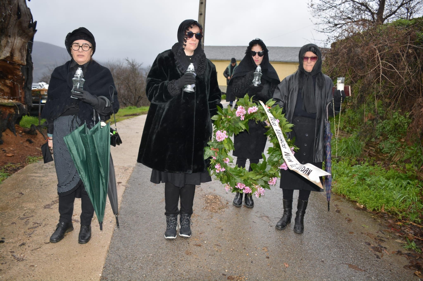Galería | Los vecinos de San Vicente celebran el Entroido y homenajean a su localidad