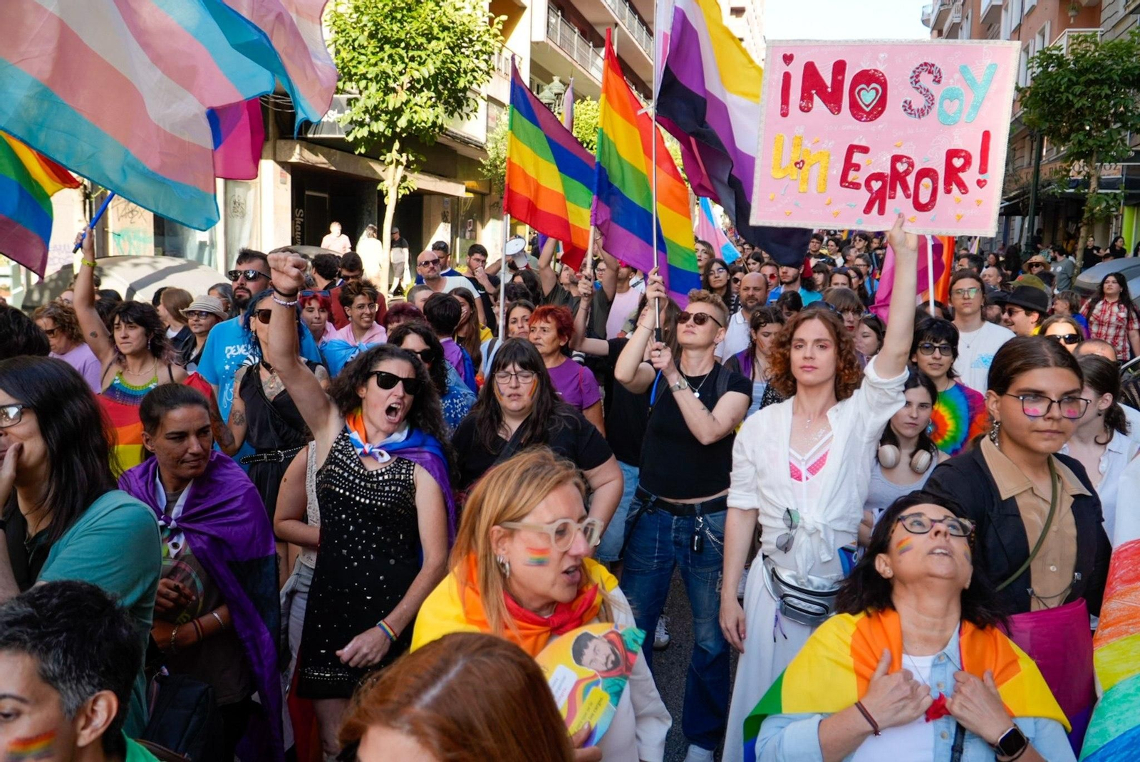 Galería | Una marea multicolor inunda las calles de Vigo por el Día del Orgullo LGTBIQ+
