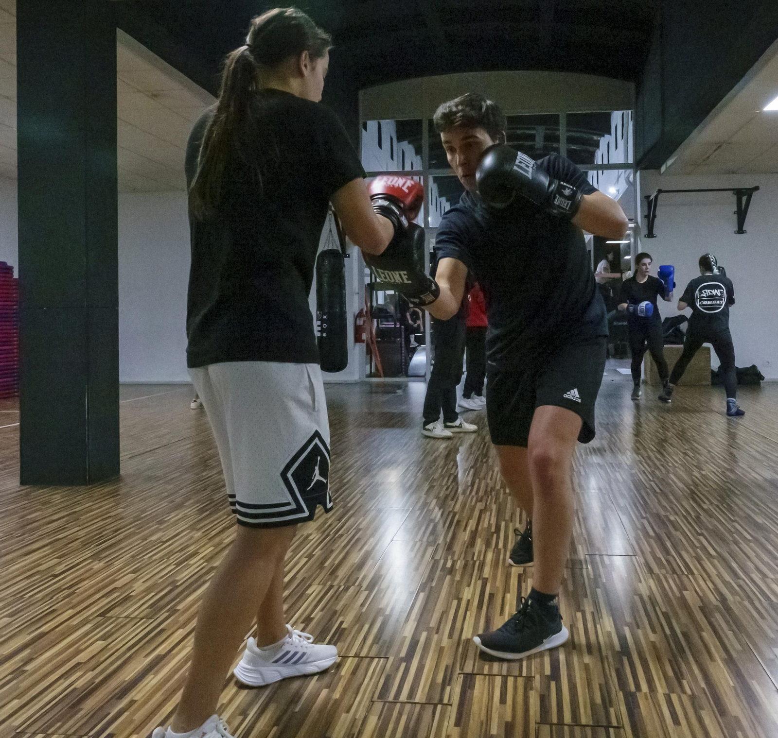 Galería | Así entrenan boxeo en el Gimnasio Arenal