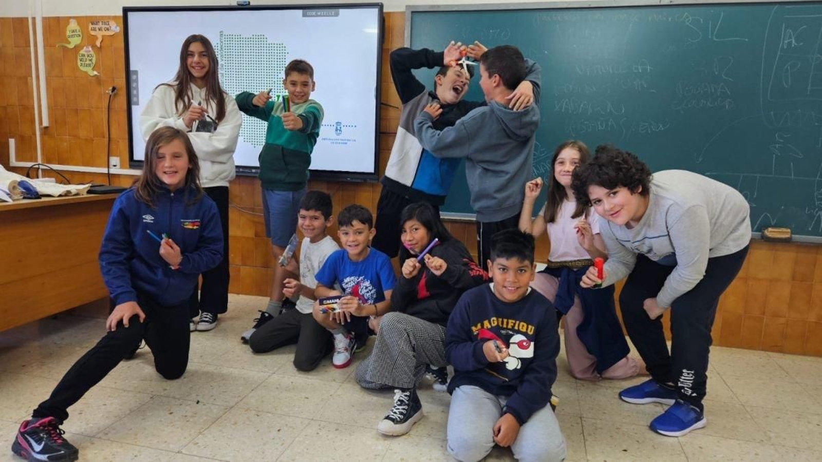 Alumnos del colegio de Vilamartín, listos para participar.