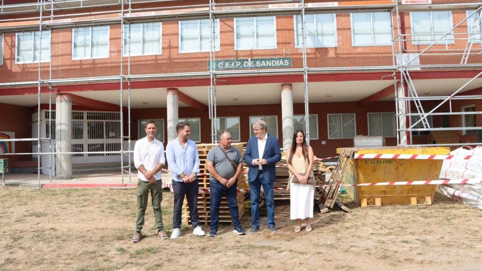 Visita do delegado Manuel Pardo ao colexio de Sandiás.