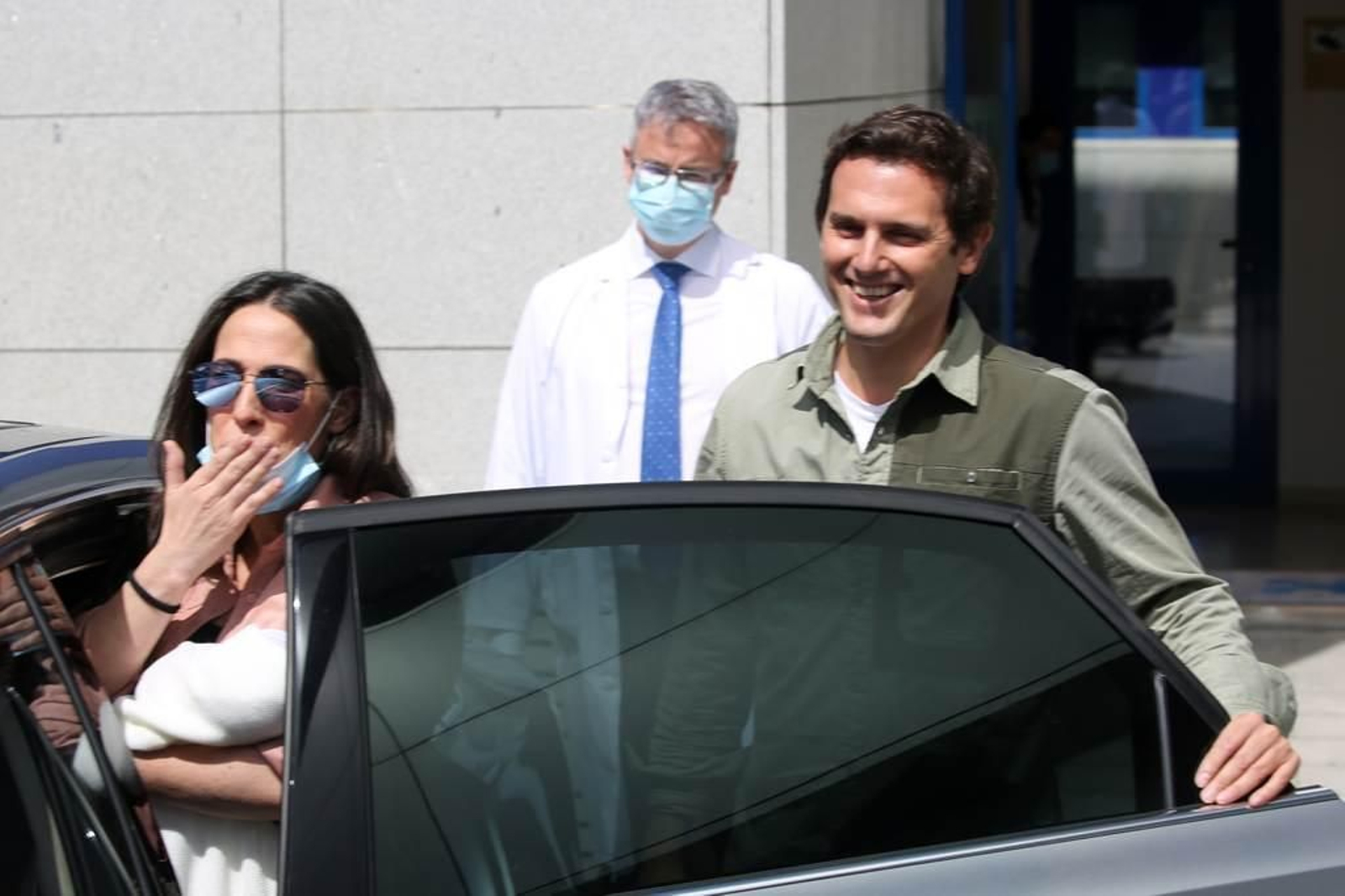 Malú y Albert Rivera reciben el alta médica tras el nacimiento de su hija Lucía 8
