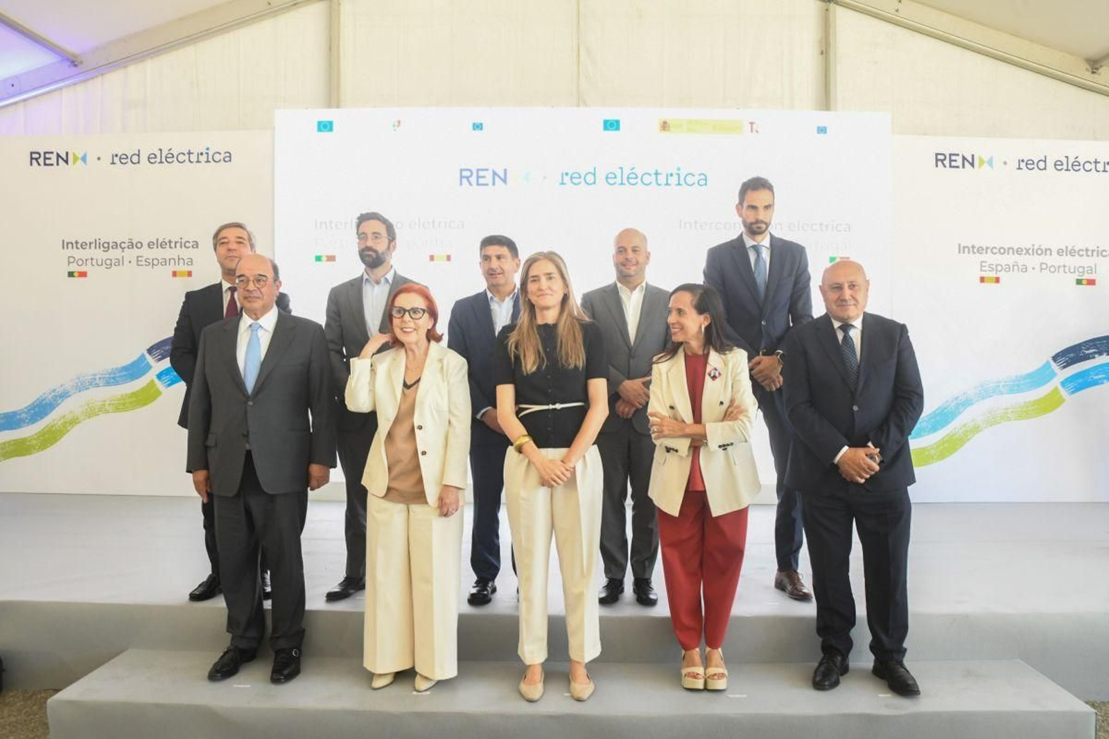 Las ministras Sara Aagesen y Maria da Graça Carvalho, con Beatriz Corredor y el alcalde de Arbo, Horacio Gil.