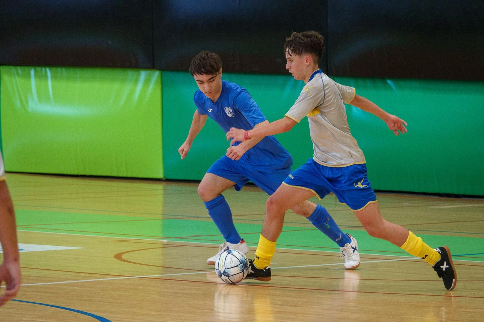 Partido de fútbol sala de la Vigo Cup en Navia.