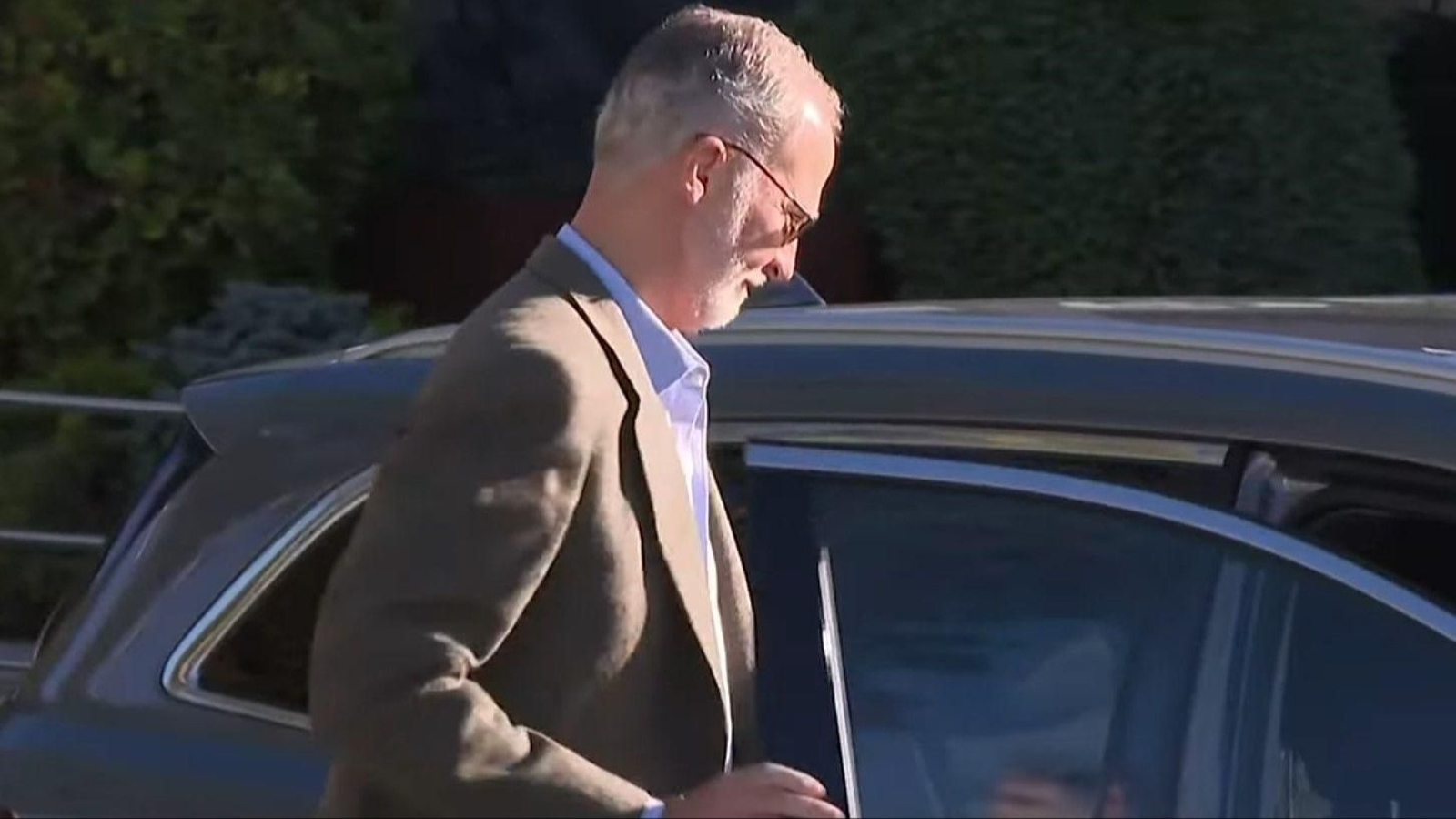 El Rey Felipe VI este domingo a su salida del Intituto Oftalmológico Fernández-Vega de Oviedo.