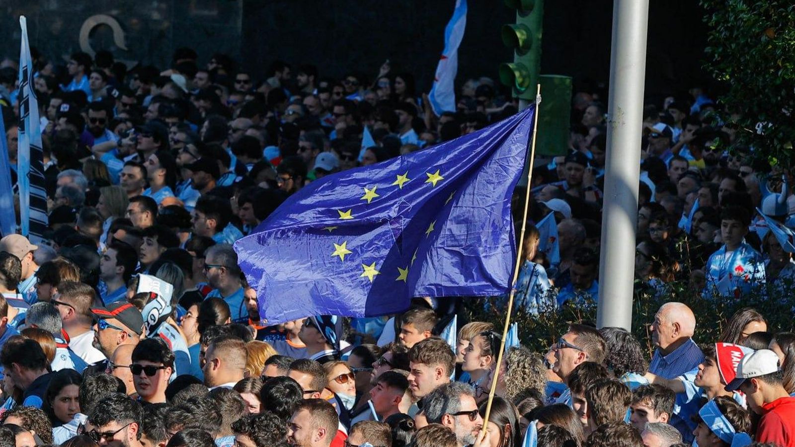Galería | Fiesta celeste en Vigo por la vuelta del Celta a Europa