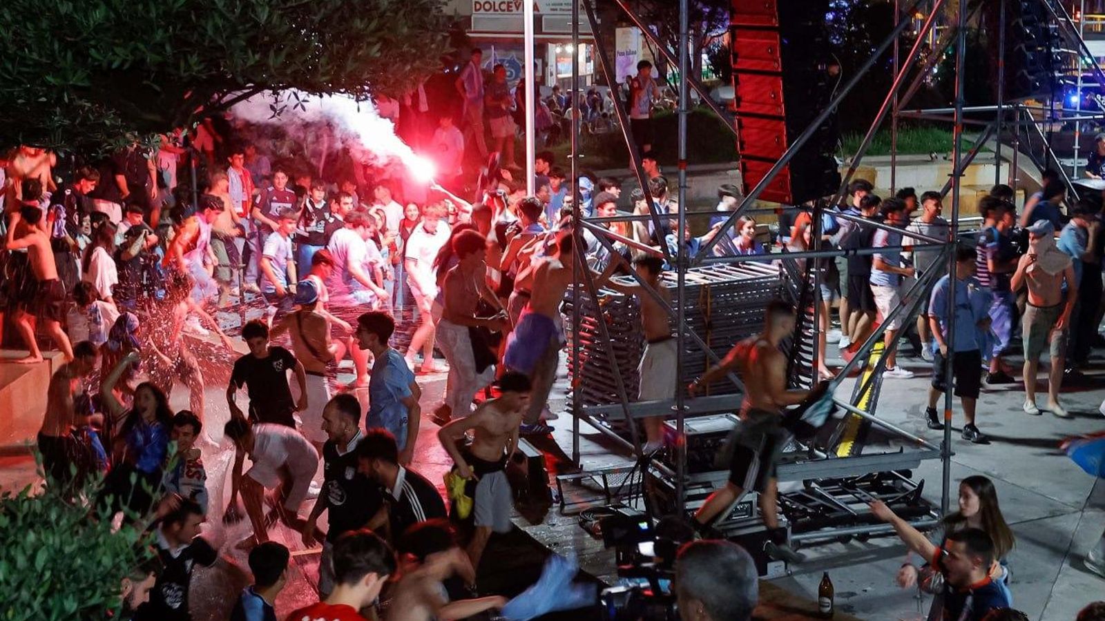 Galería | La afición celeste celebra el billete a Europa del Celta