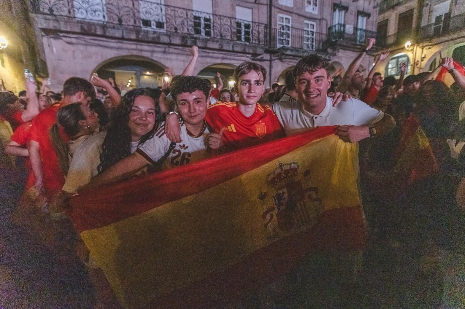 Galería | La ilusión por España en la semifinal tiñe de rojo la provincia de Ourense, en fotos