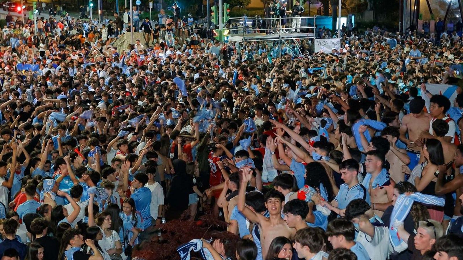 Galería | La afición celeste celebra el billete a Europa del Celta