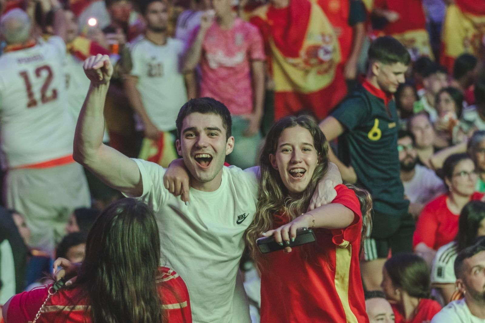 Galería | La ilusión por España en la semifinal tiñe de rojo la provincia de Ourense, en fotos