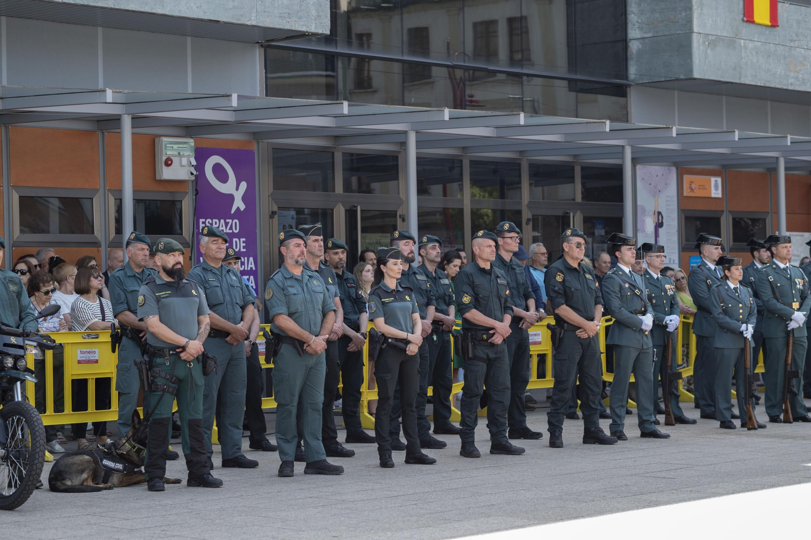 Galería | O Barco de Valdeorras se vuelca con el 182 aniversario de la Guardia Civil