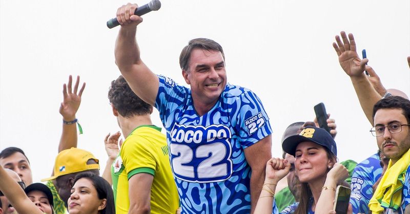 Flávio Bolsonaro huye de Brasil tras perder las elecciones