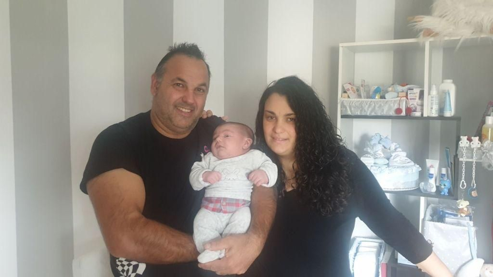 Silvia Ricci, con el pequeño Miguel y con Félix Villar.