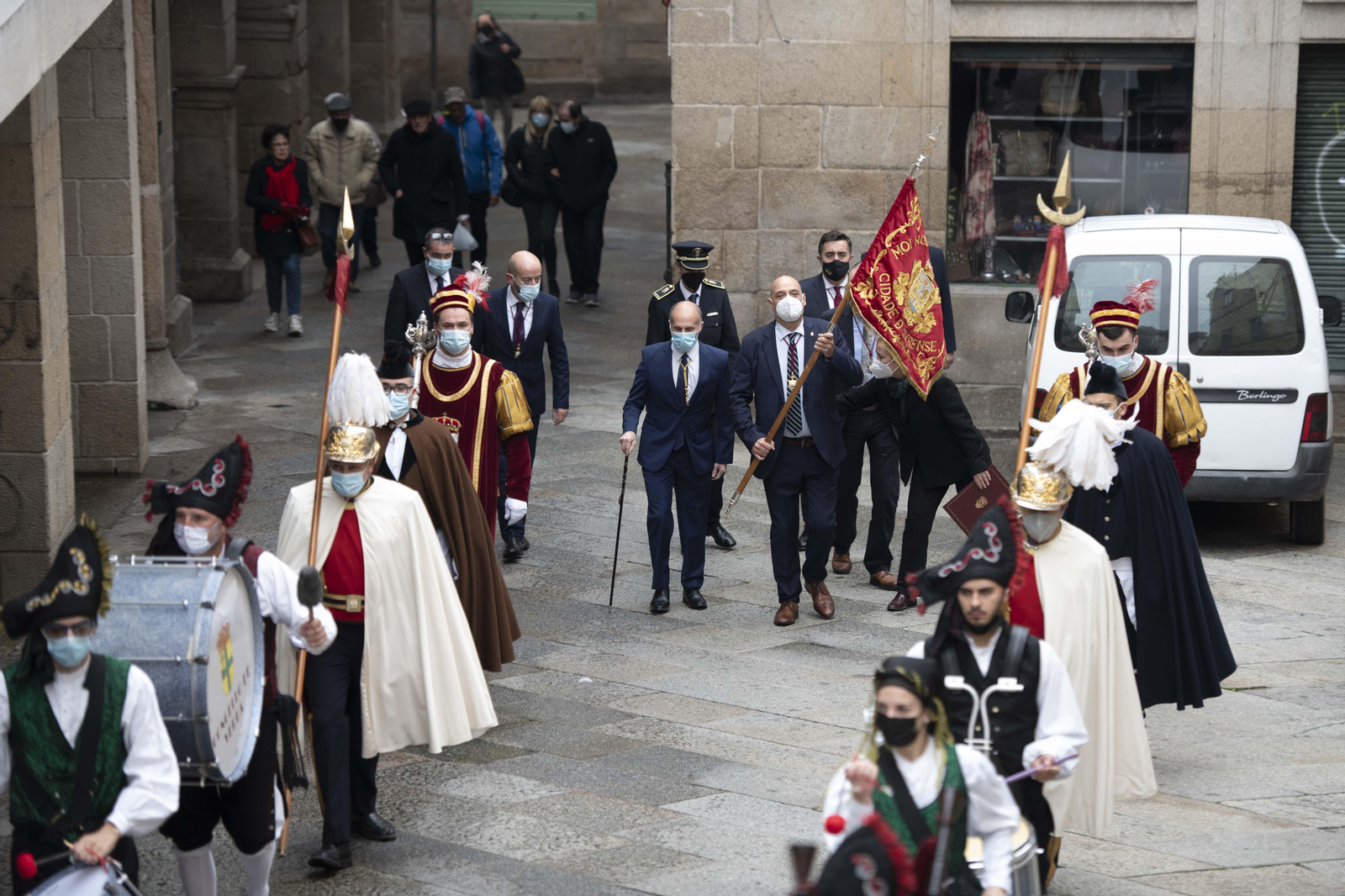Procesión, misa y ofrenda en Ourense.