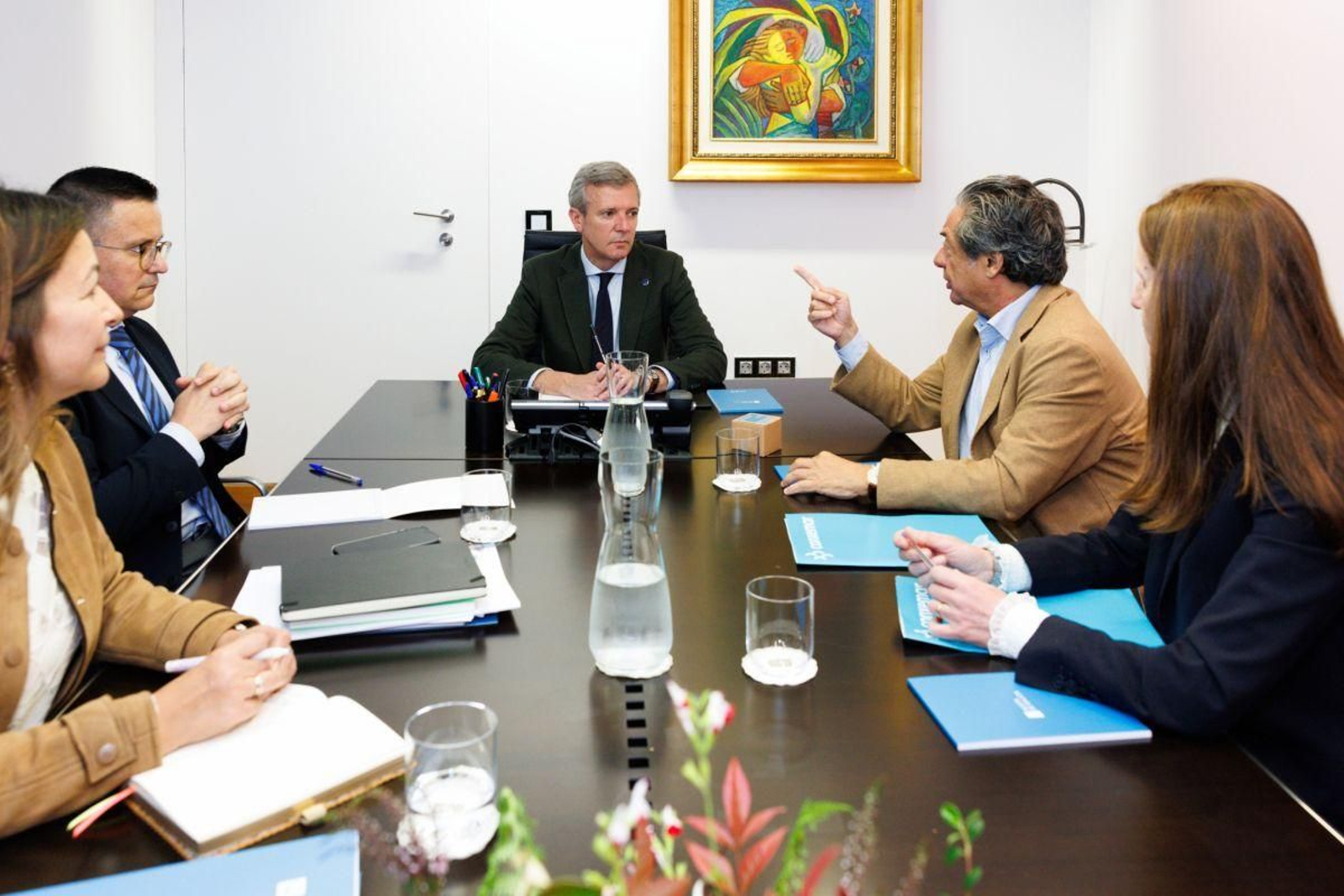 Rueda con el presidente y directora de Conxemar, además de los conselleiros de Emprego y Mar.
