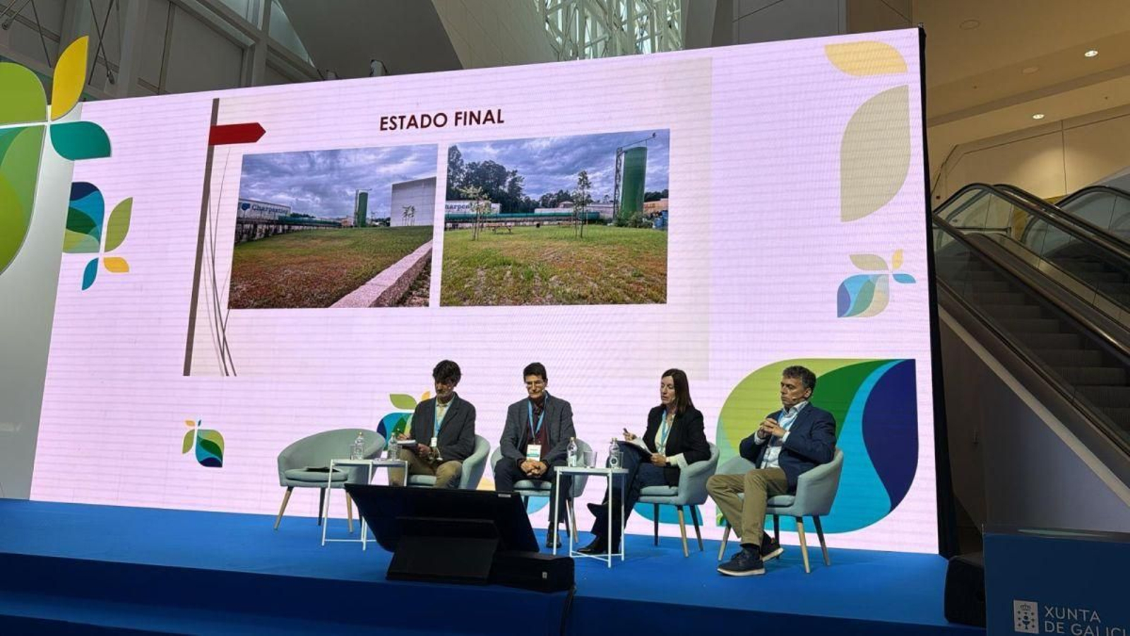 Raquel González del Concello de Mos, en el Foro de Santago  junto a  otros participantes.