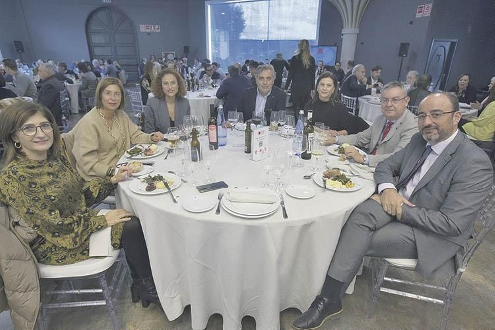 Eugenia Díaz Abella, concelleira del PP de Ourense; Marisol Díaz Mouteira, diputada autonómica del PP; Nuria Iglesias, presidenta de la Asociación de Jóvenes Empresarios de Ourense; José Sampayo, de la Deputación de Ourense; Loli Alonso, jefa de administración de Atlántico; Jesús Manuel García, director de la UNED de Ourense, y Marcos Martín, director de Viaqua.