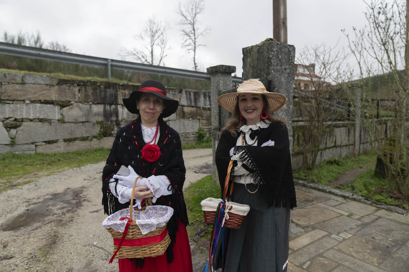 Galería | Felos y Madamas toman las aldeas de Esgos manteniendo viva la tradición