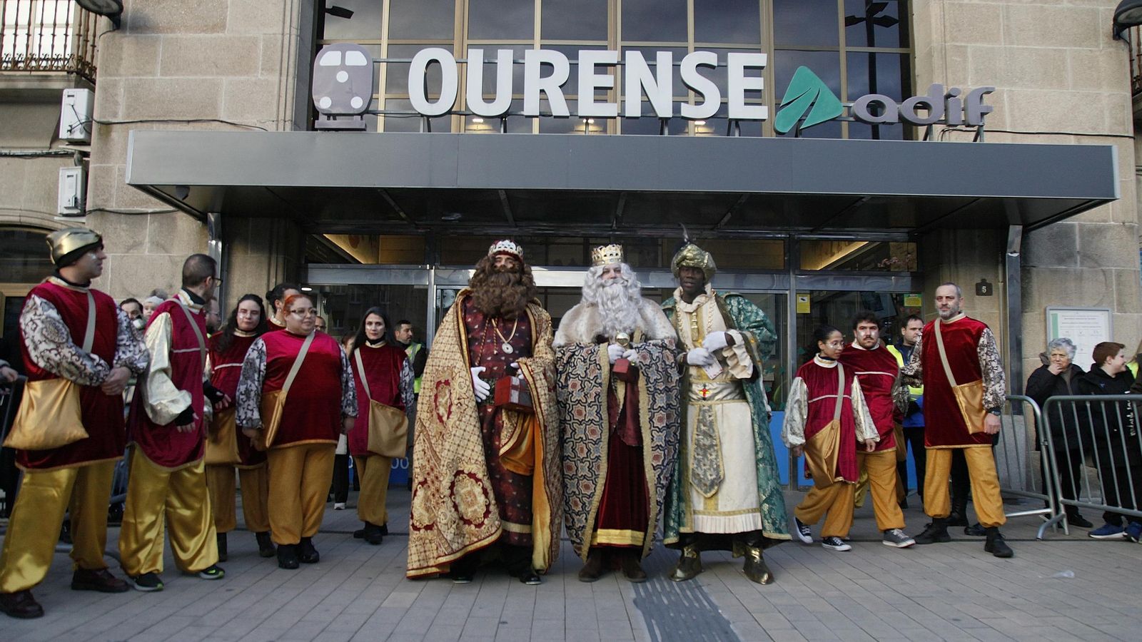 Los reyes Magos saliendo de la Estación.
