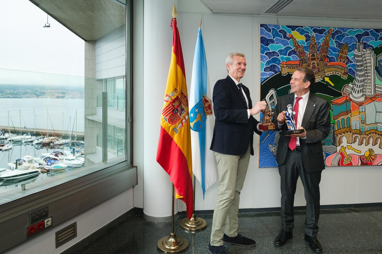Intercambio de regalos entre Rueda y Caballero.