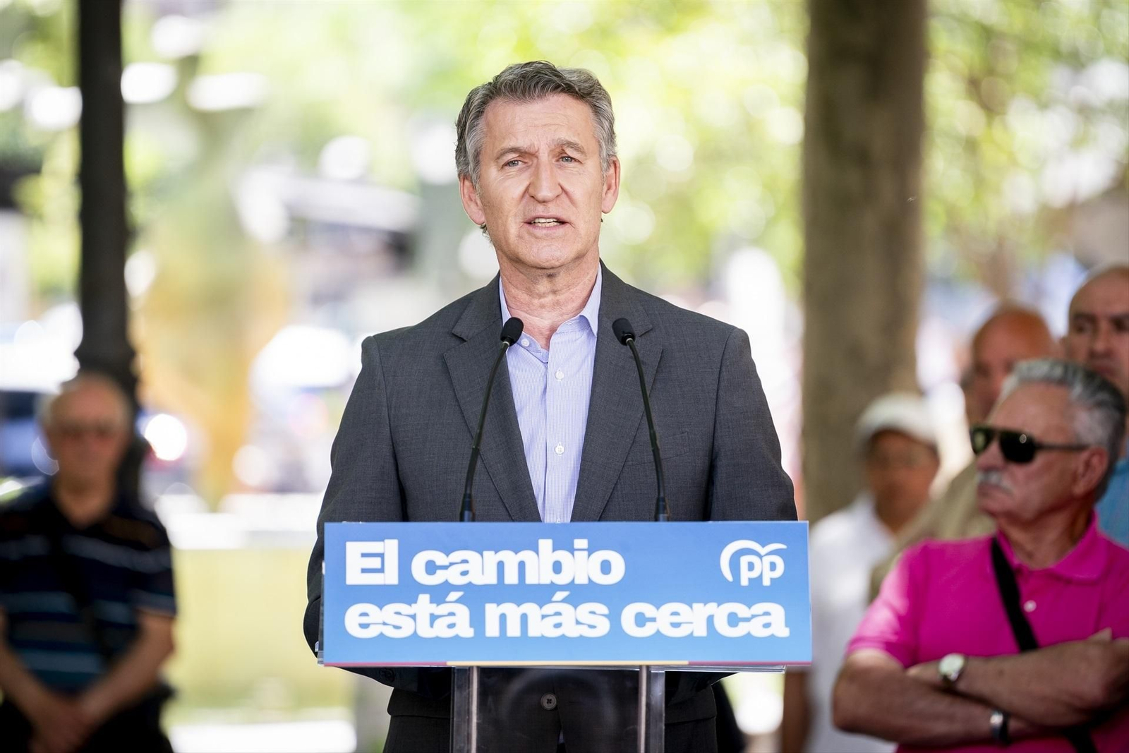 Alberto Núñez Feijóo, durante un encuentro con militantes en Leganés.