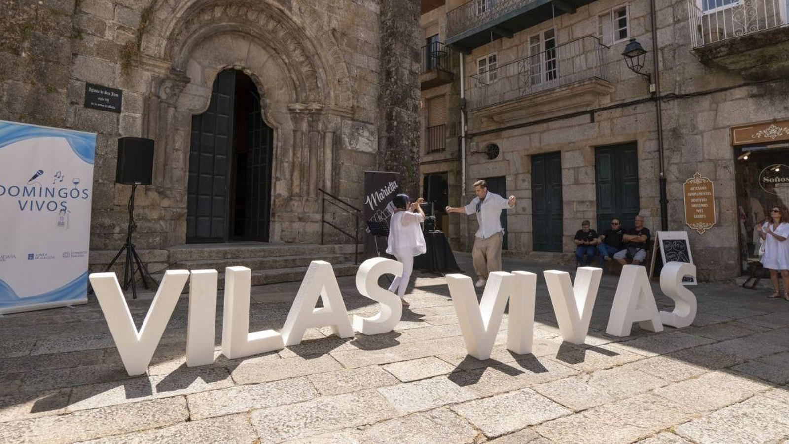 Vecinos y visitantes disfrutaron en Ribadavia de una nueva edición de “Domingo Vivo”, con música, gastronomía, comercio y actividades en el casco histórico.