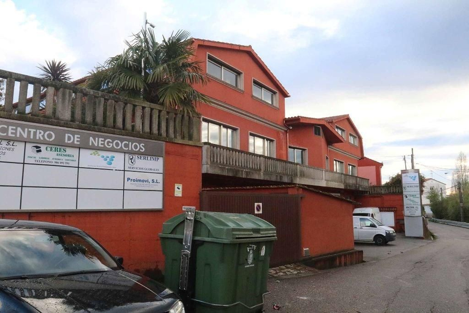 La sede en Cabral de Protección y Vigilancia Galaica, empresa donde ayer hubo registros.