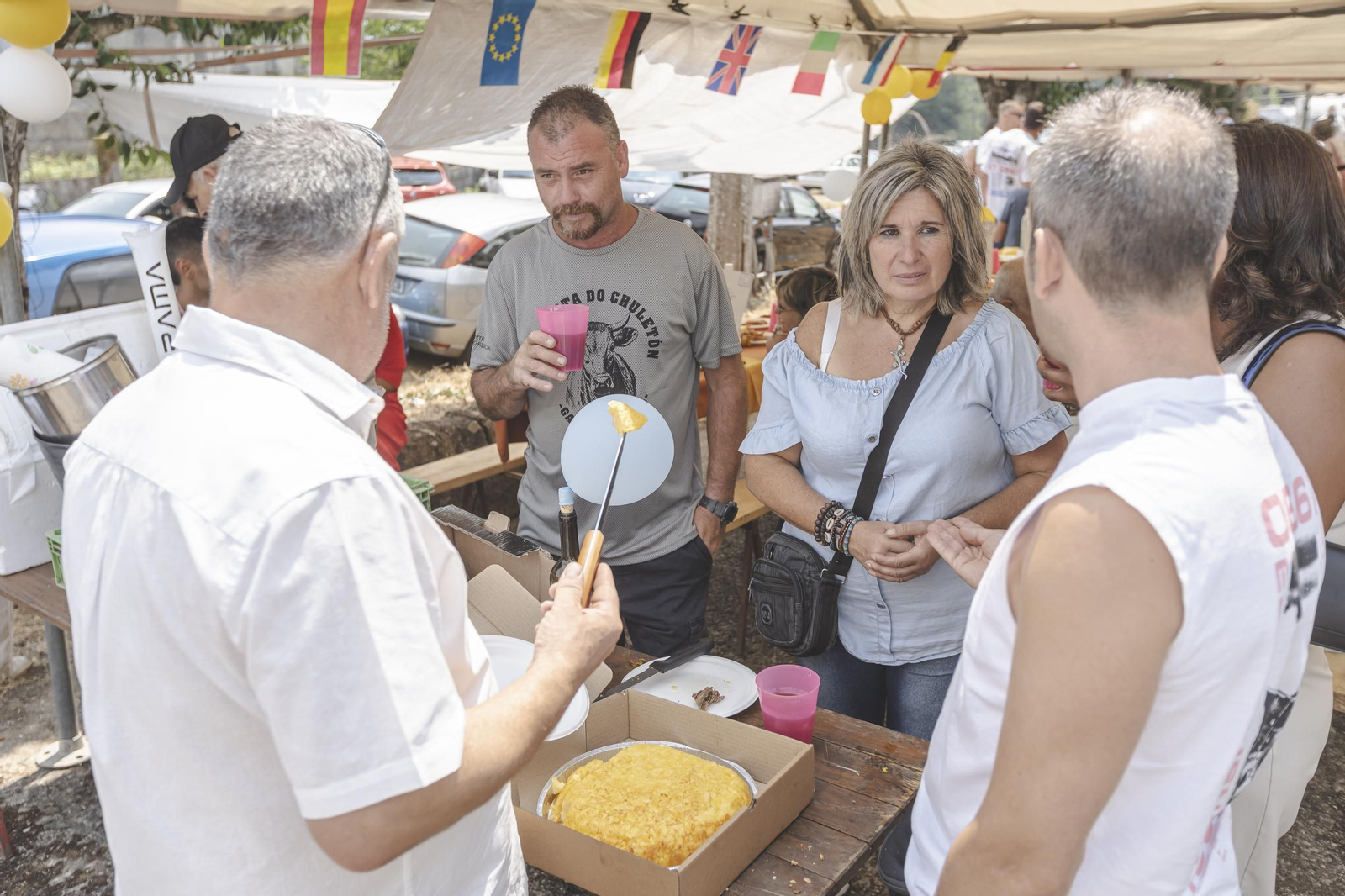 Galería |  Casi mil chuletones servidos este año en la fiesta de Garabás