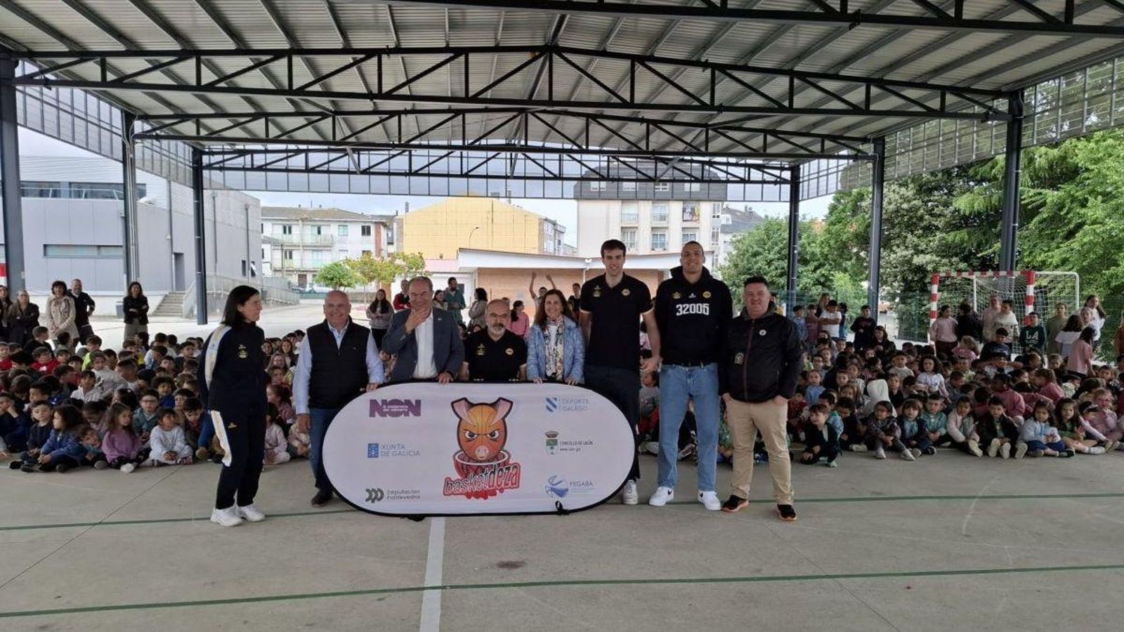 Presencia cobista en Lalín junto al Basketdeza.