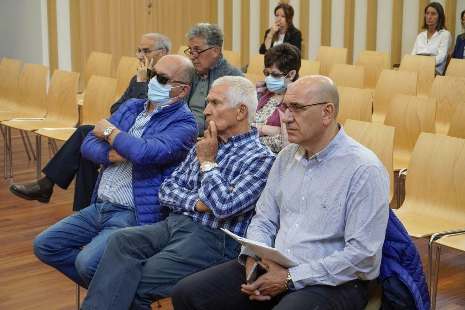 Alfredo Rodríguez, a la derecha, en el juicio en la Audiencia donde fue absuelto.