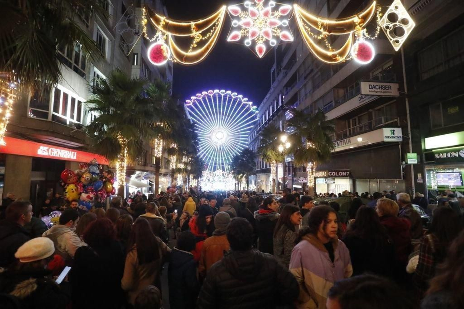 Los turistas invaden Vigo en el Puente150