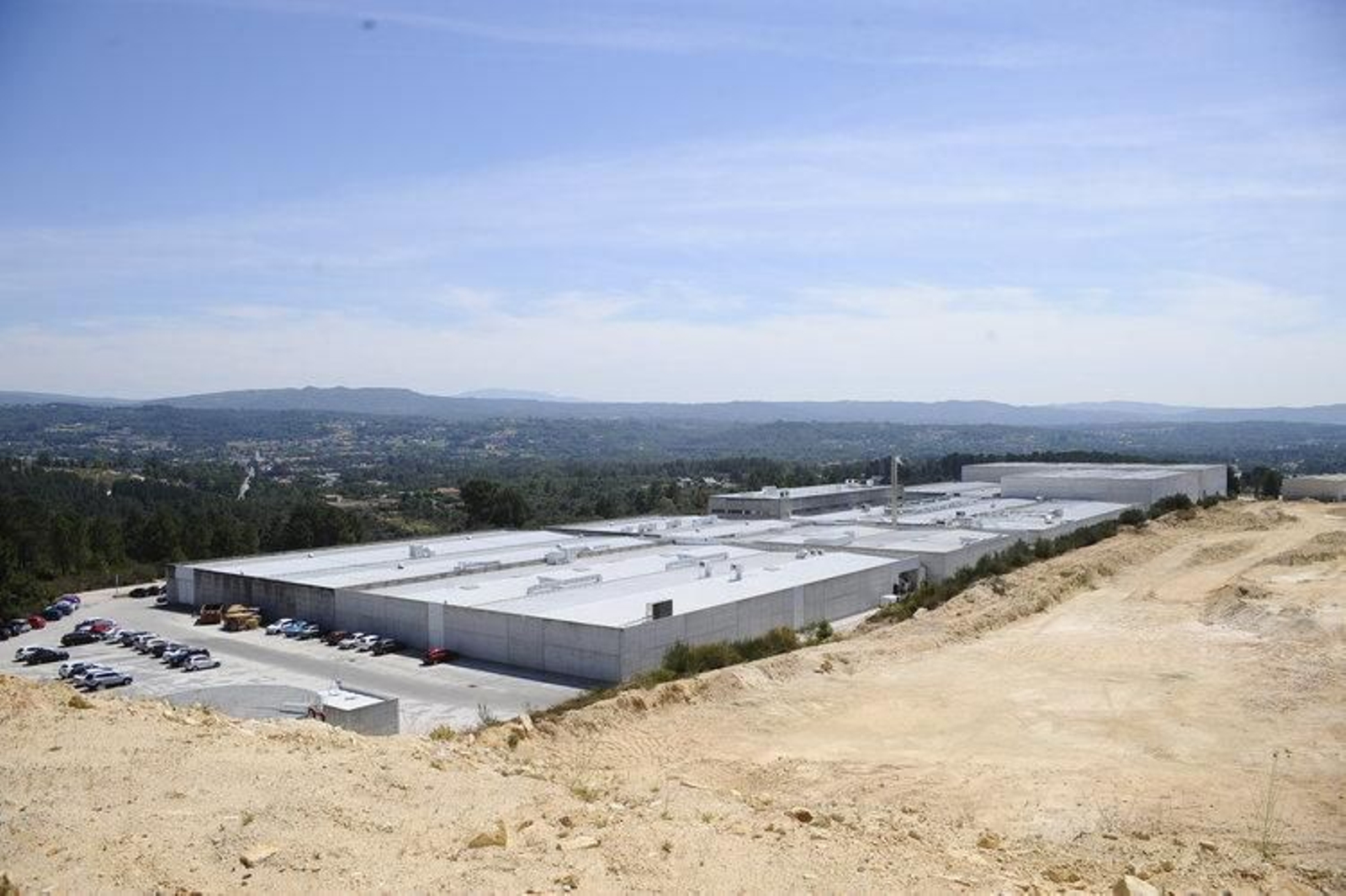 Textil Lonia, propiedad de los hermanos Domínguez, tiene su sede en el parque de Pereiro de Aguiar (MARTIÑO PINAL)