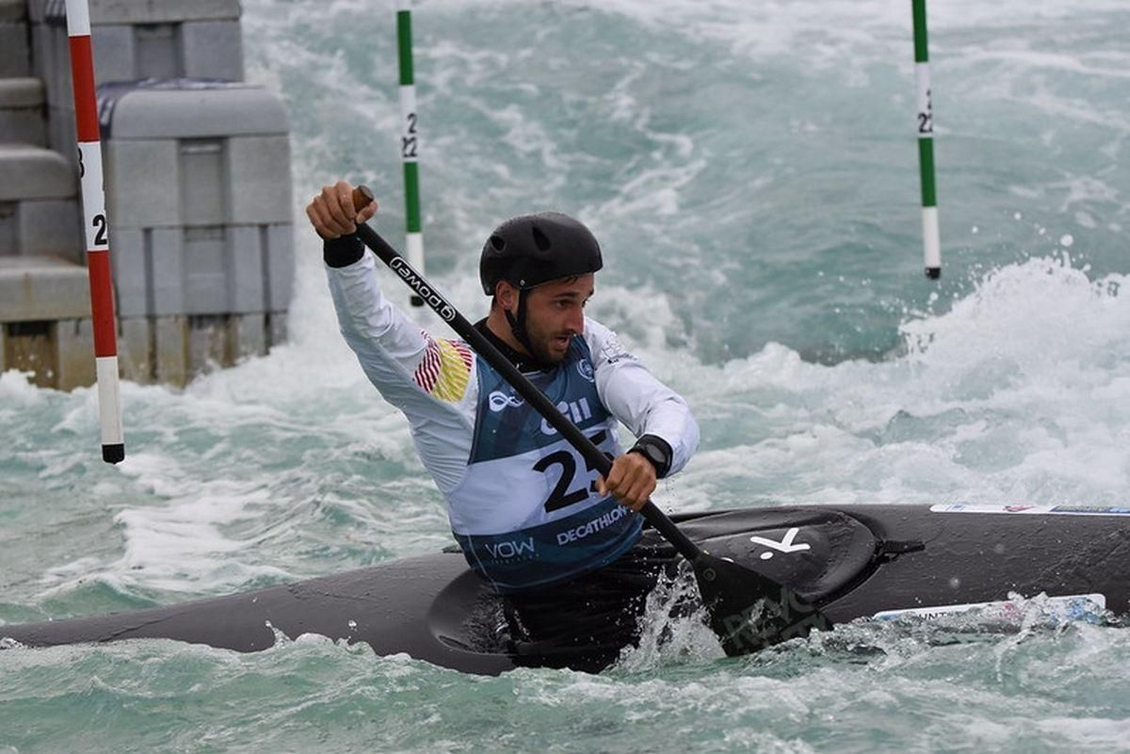 Luis Fernández baja en aguas bravas durante el Campeonato del Mundo disputado en Lee Valley.