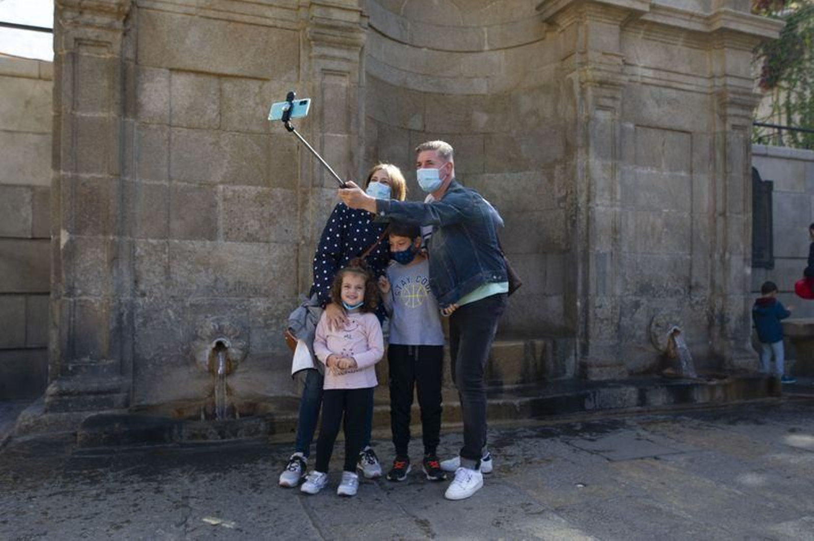 Turistas este domingo en Ourense